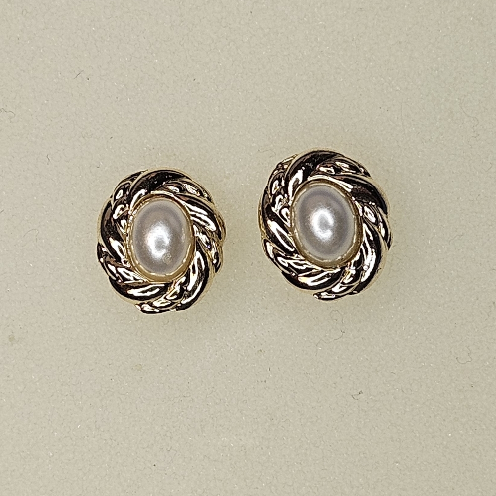 Gold Knot With Pearl Pierced Earrings